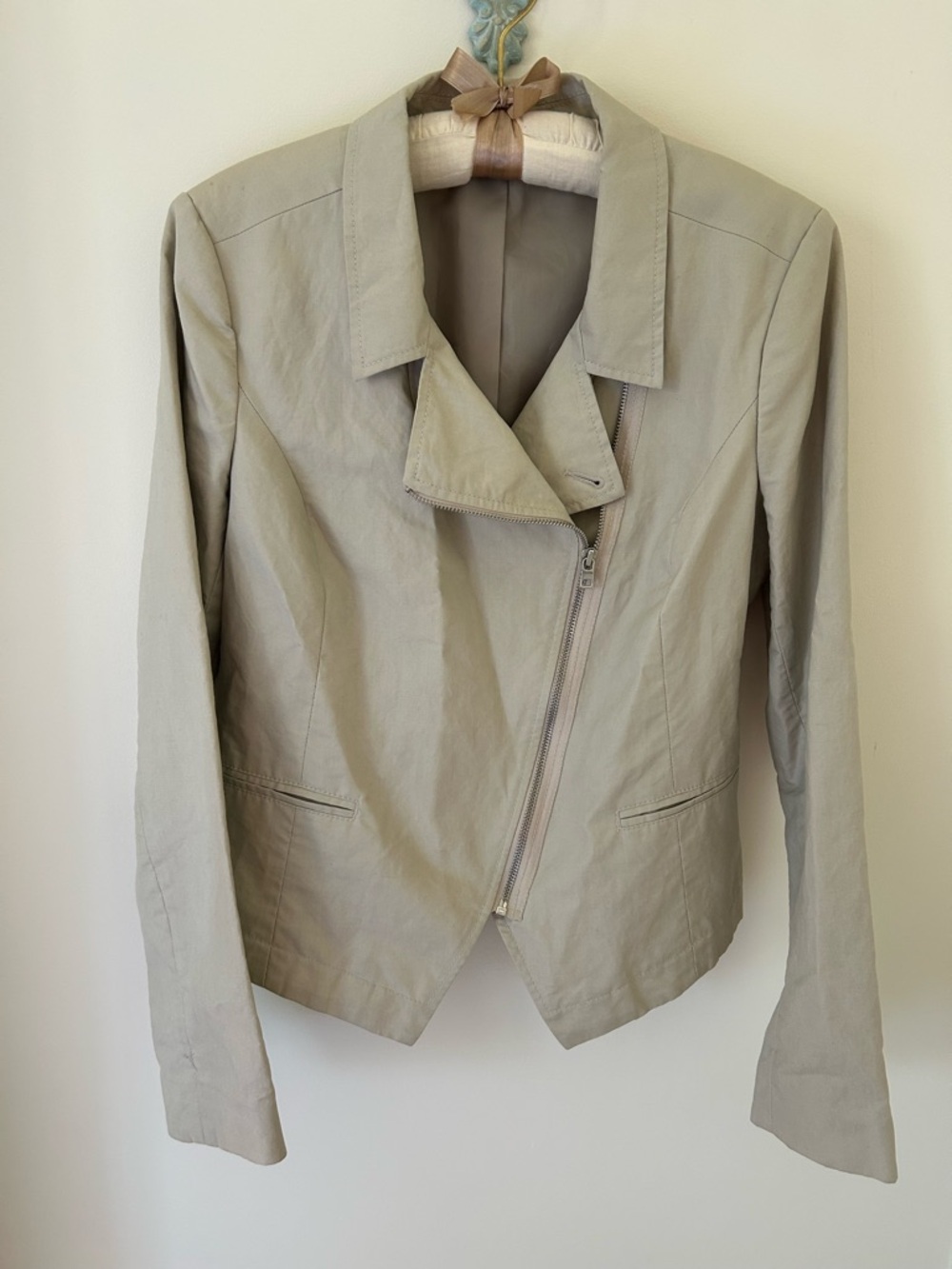 Vintage DKNY Taupe Moto Jacket with Asymmetrical Design 
Size: L
EUC